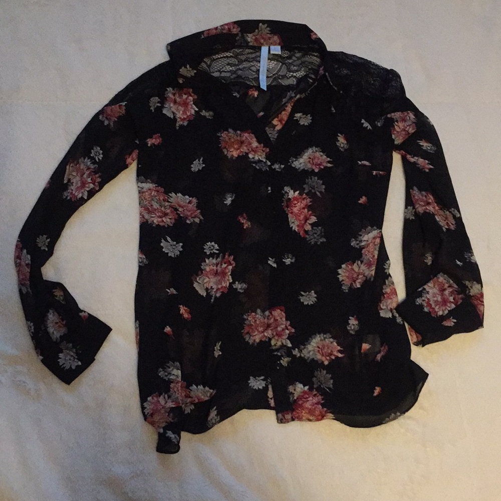 🖤🌸 Flower Blouse with Lace Shoulders 🖤🌸